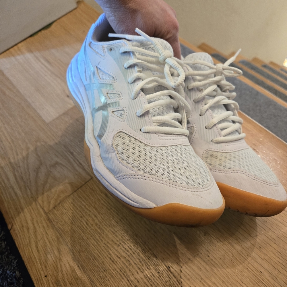Asics tennis shoes